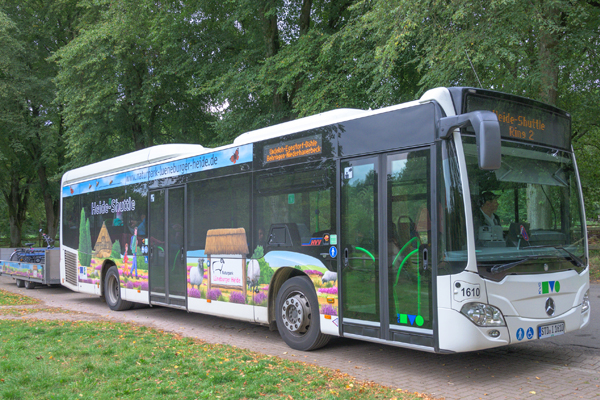 Bus als Heide-Shuttle mit Fahrradanhänger