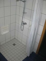 Behindertengerechte Dusche in der Pension "Dat greune Eck"